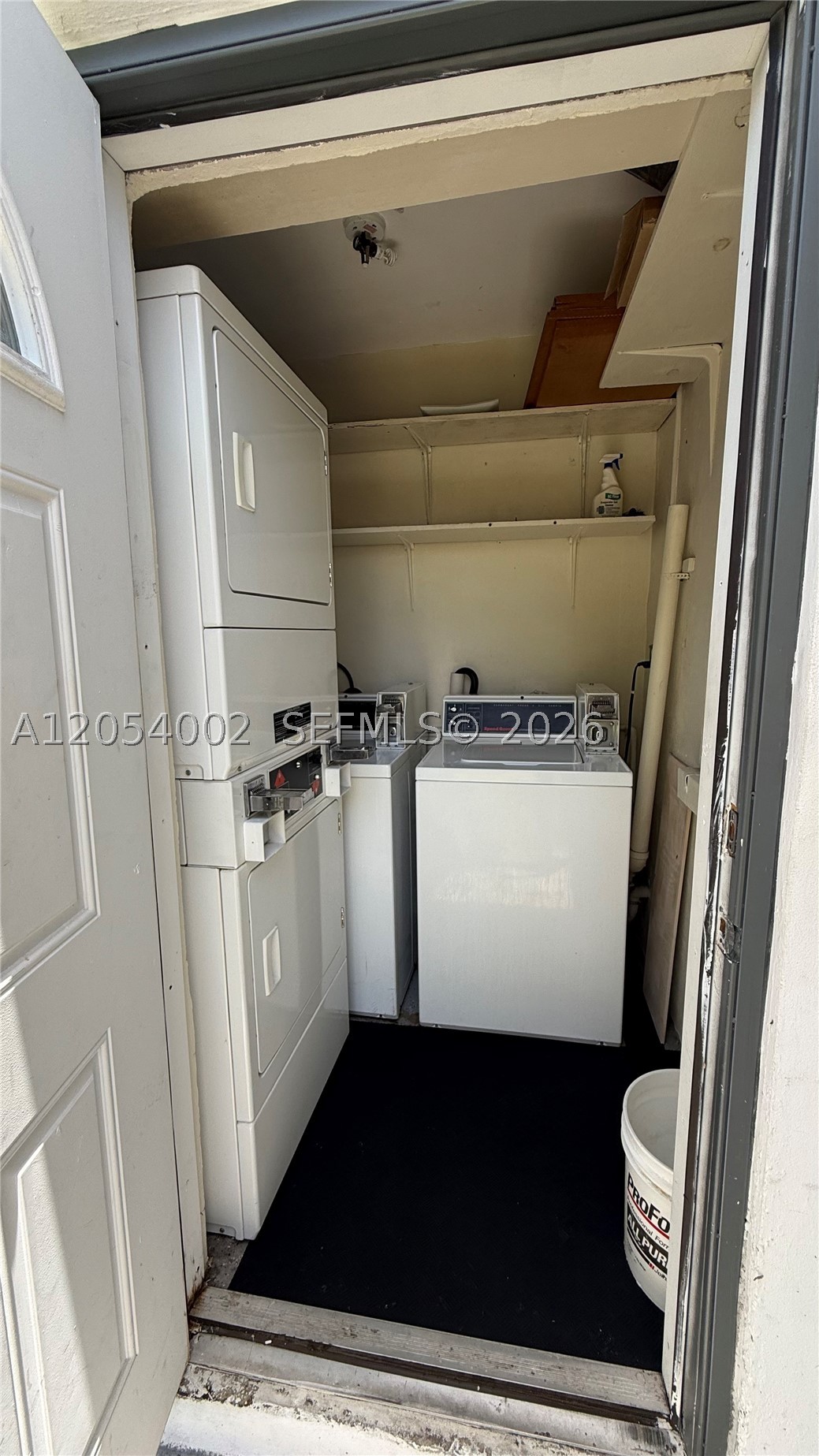 LAKESIDE ESTATES NO 2 - Residential Lease