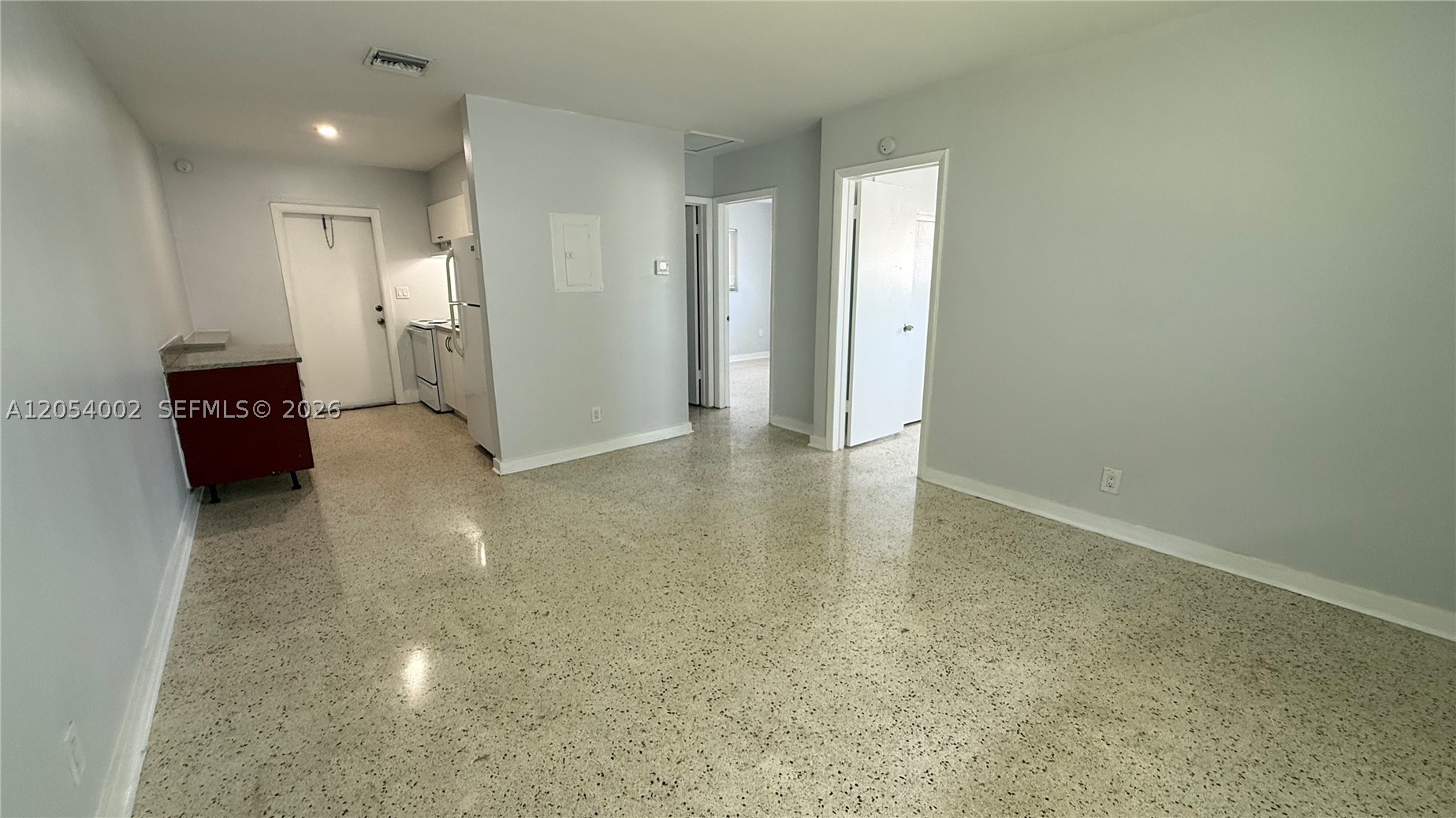 LAKESIDE ESTATES NO 2 - Residential Lease