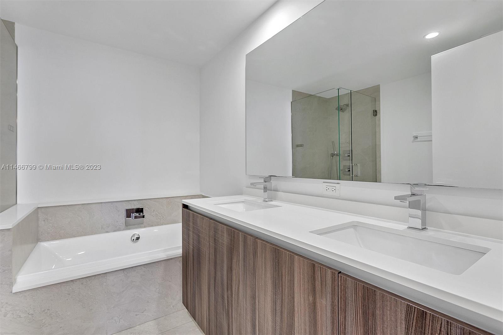 ARIA ON THE BAY CONDO - Residential Lease