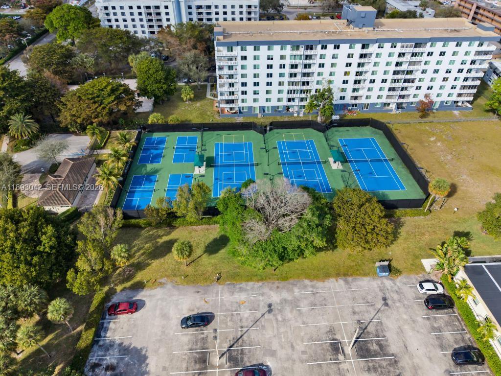 HILLCREST COUNTRY CLUB SO - Residential