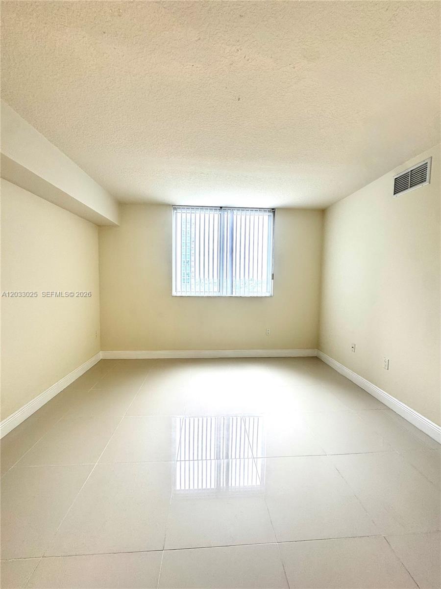 TERRAZAS RIVERPARK VILLAG - Residential
