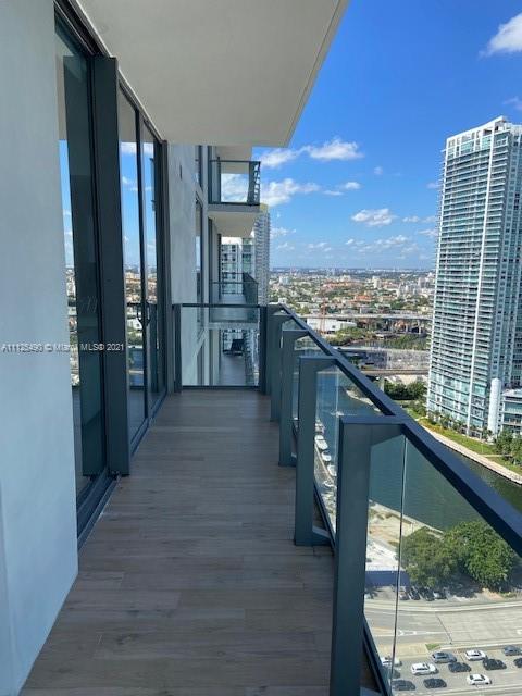REACH CONDO - Residential Lease