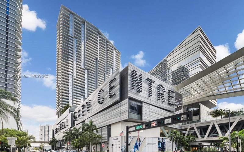 REACH CONDO - Residential Lease