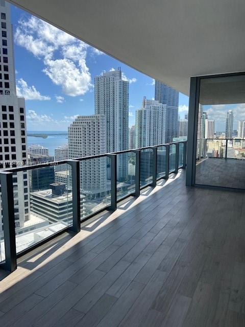 REACH CONDO - Residential Lease