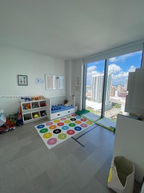 REACH CONDO - Residential Lease
