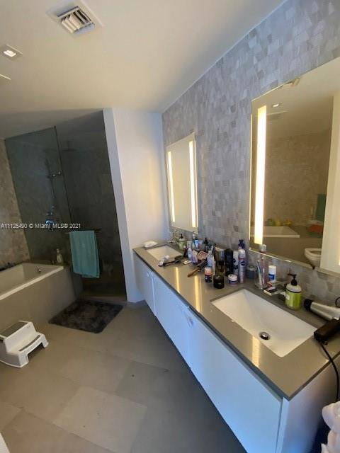 REACH CONDO - Residential Lease