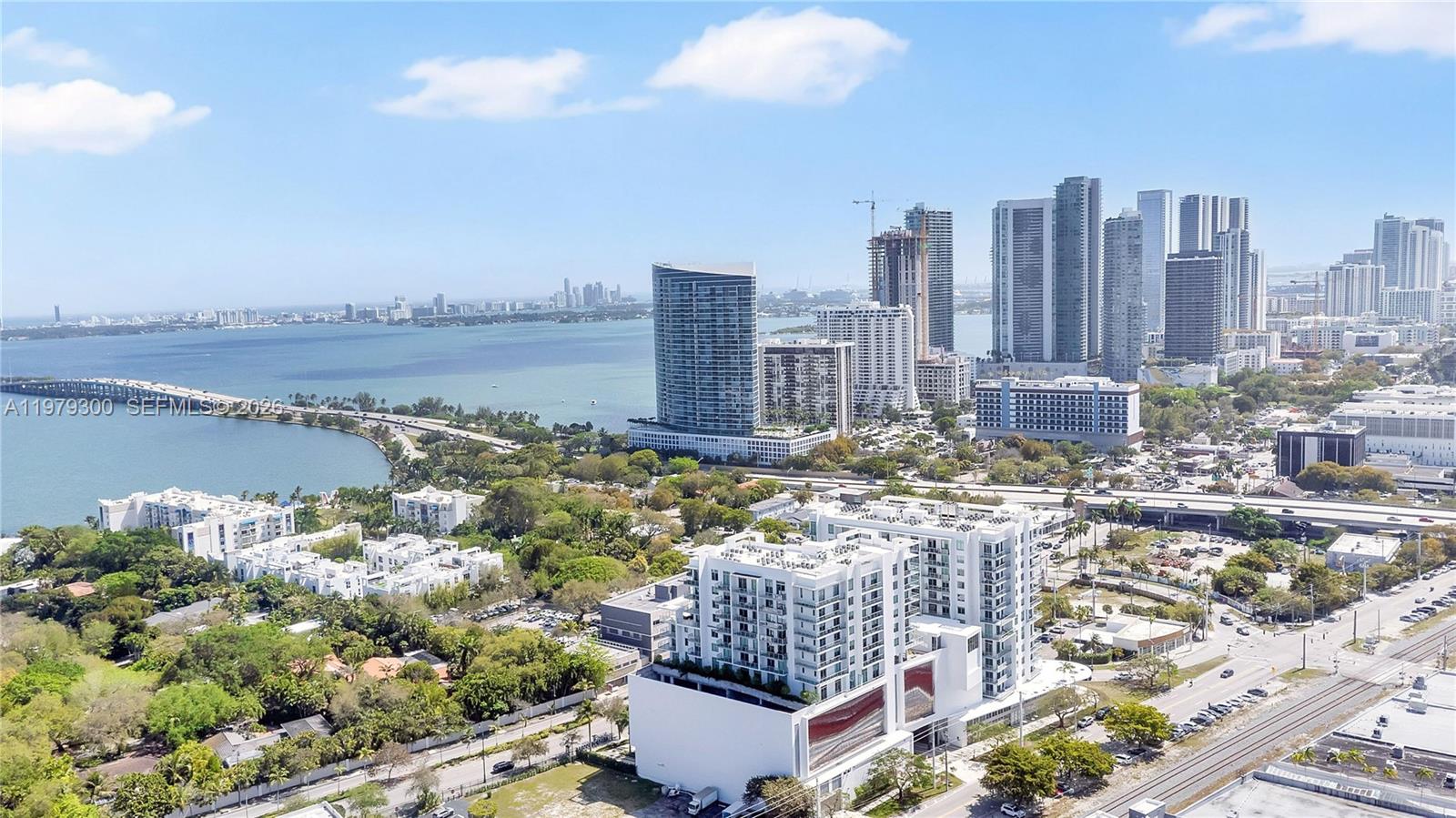 QUADRO CONDO - Residential