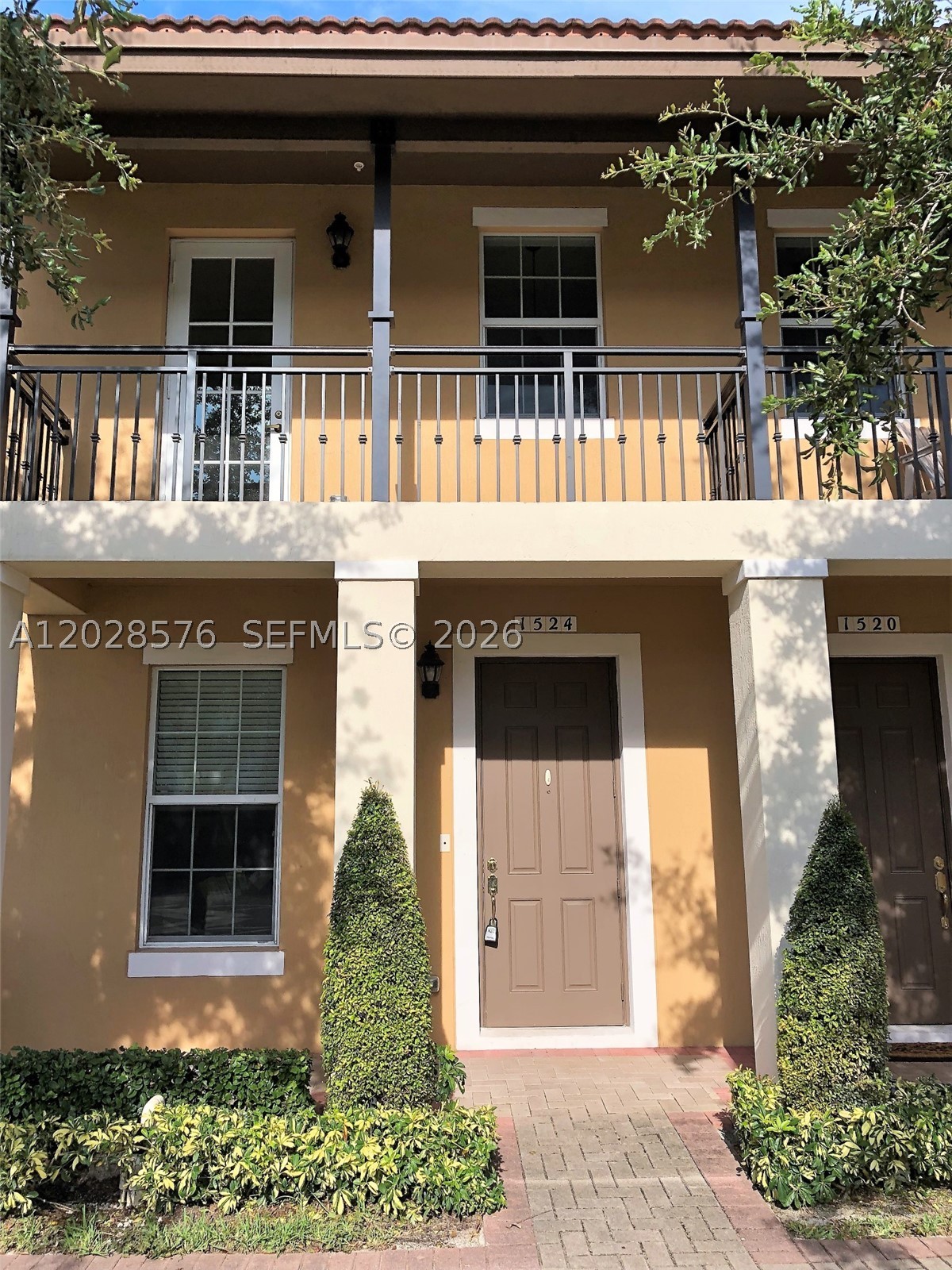 Beautiful and bright 3-bedroom, 3-bath townhome with a loft located in the desirable Cobblestone community. This spacious layout includes a first-floor bedroom and full bathroom, a two-car garage, a private patio, and an upstairs balcony. The modern kitchen features stainless steel appliances, granite countertops, and plenty of storage. The home also offers front-loading washer and dryer and hurricane-impact windows throughout for added safety and efficiency.
Enjoy resort-style amenities including a swimming pool, fitness center, game room, children’s playgrounds, and 24/7 security. Cobblestone is ideally located near I-75, making daily commuting easier and faster. Just minutes away, you’ll find a vibrant shopping area with Whole Foods, restaurants, cafés, and a variety of retail options.