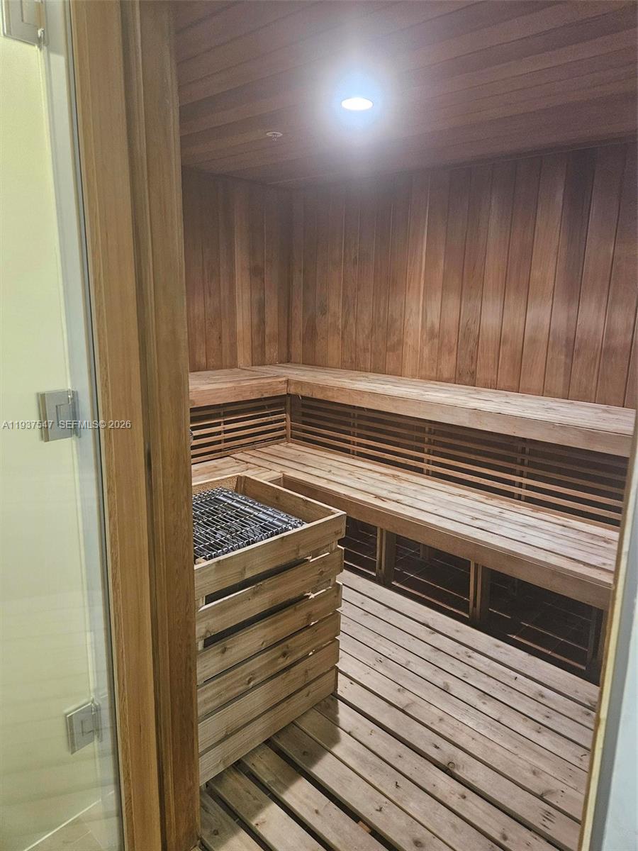 AVENTURA MARINA CONDO NUM - Residential