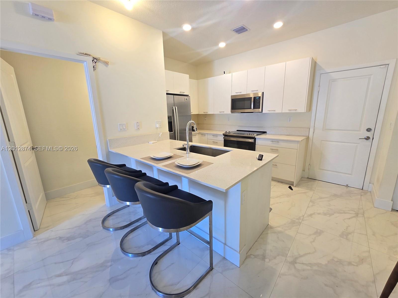 DOWNTOWN DORAL SOUTH PHAS - Residential