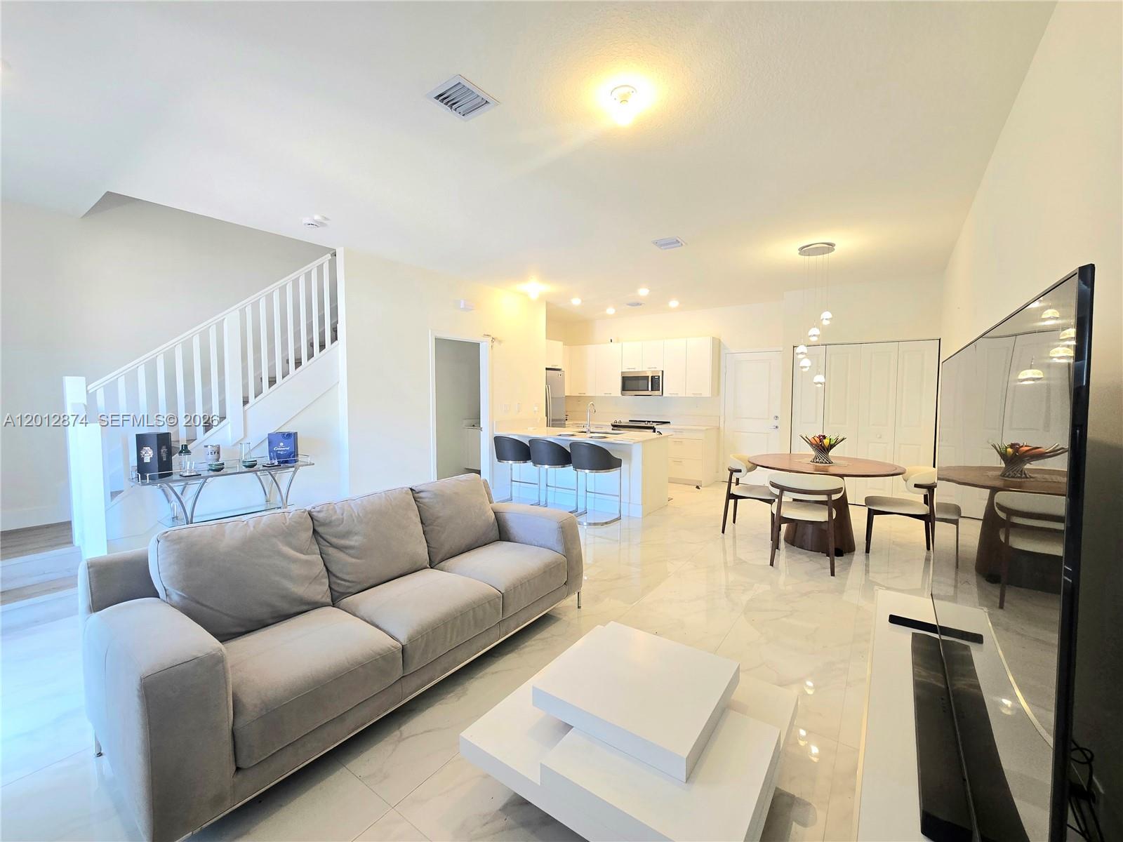 DOWNTOWN DORAL SOUTH PHAS - Residential