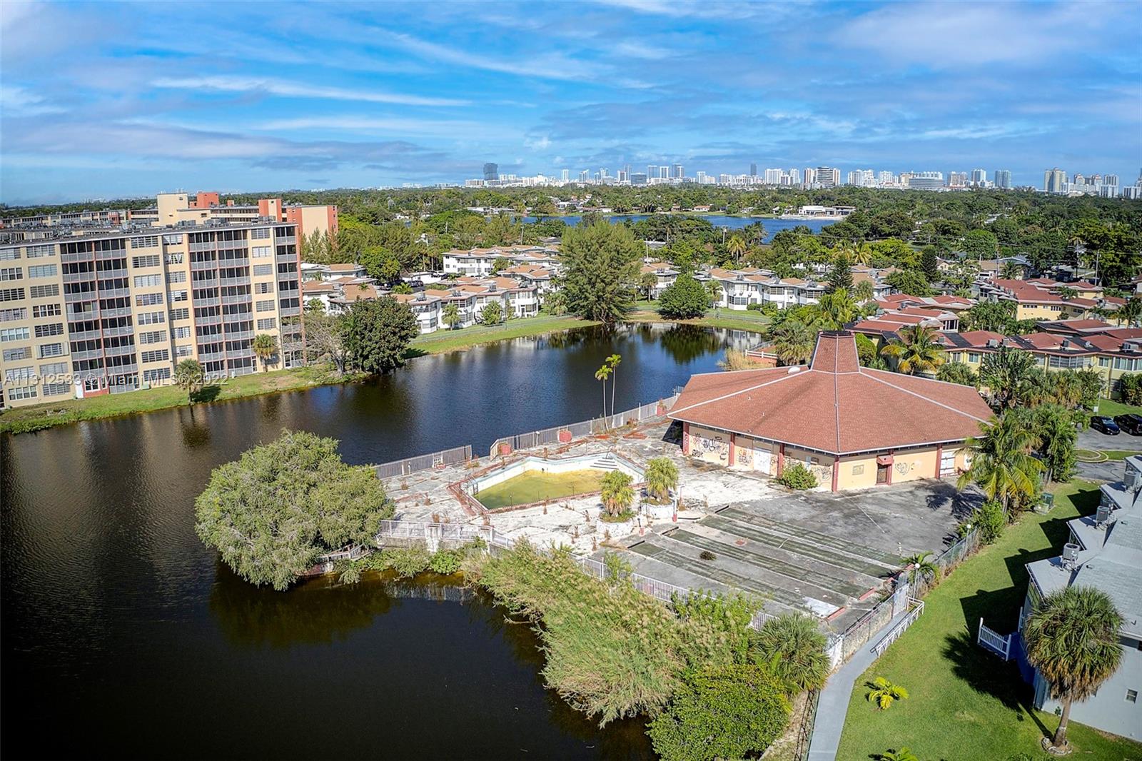 SKY LAKE GARDENS NO 1 CON - Residential