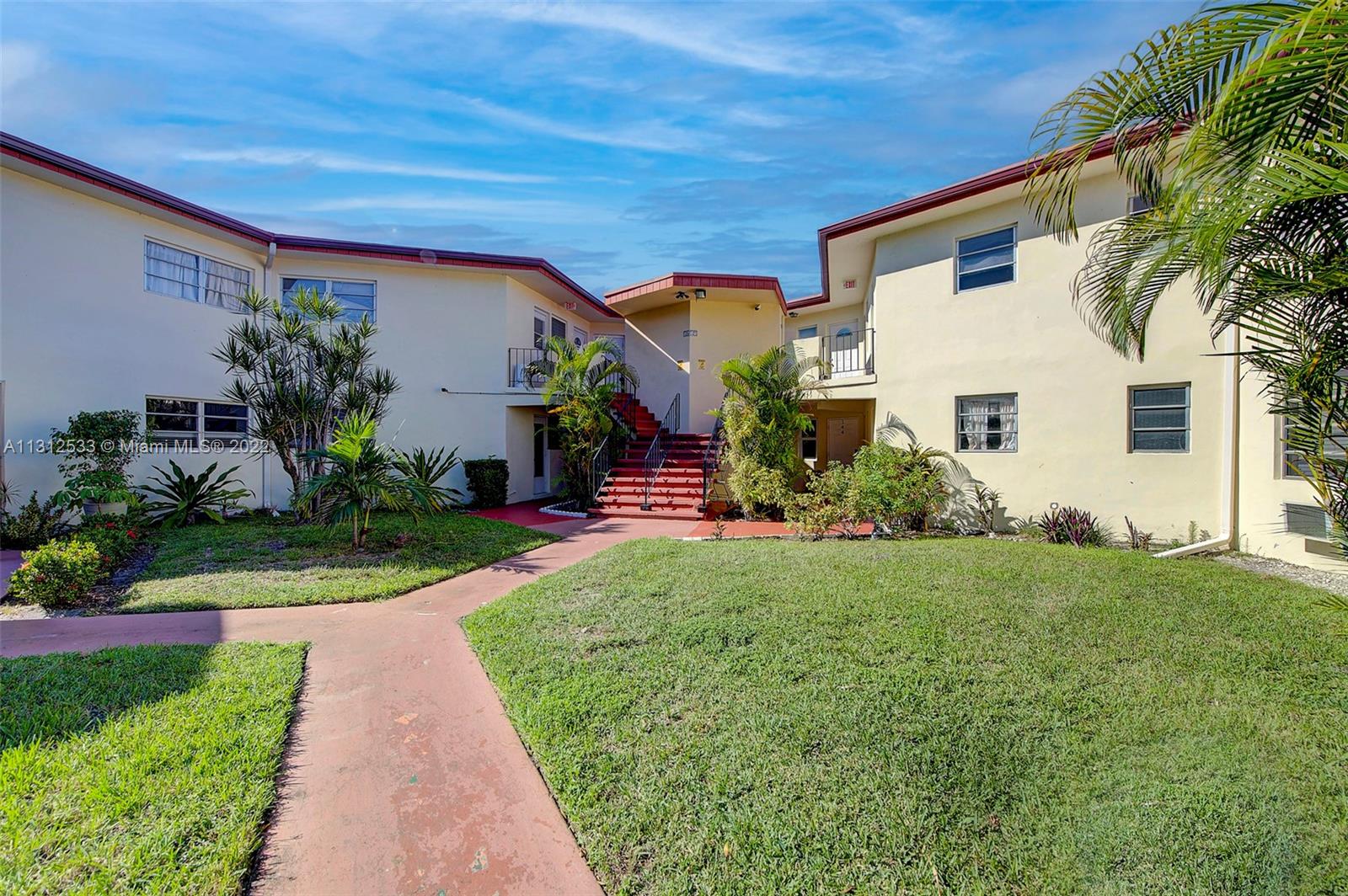 SKY LAKE GARDENS NO 1 CON - Residential