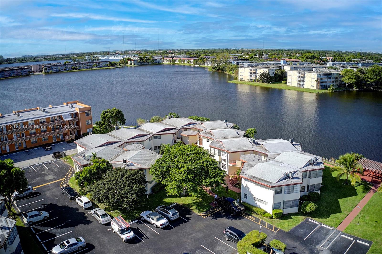SKY LAKE GARDENS NO 1 CON - Residential