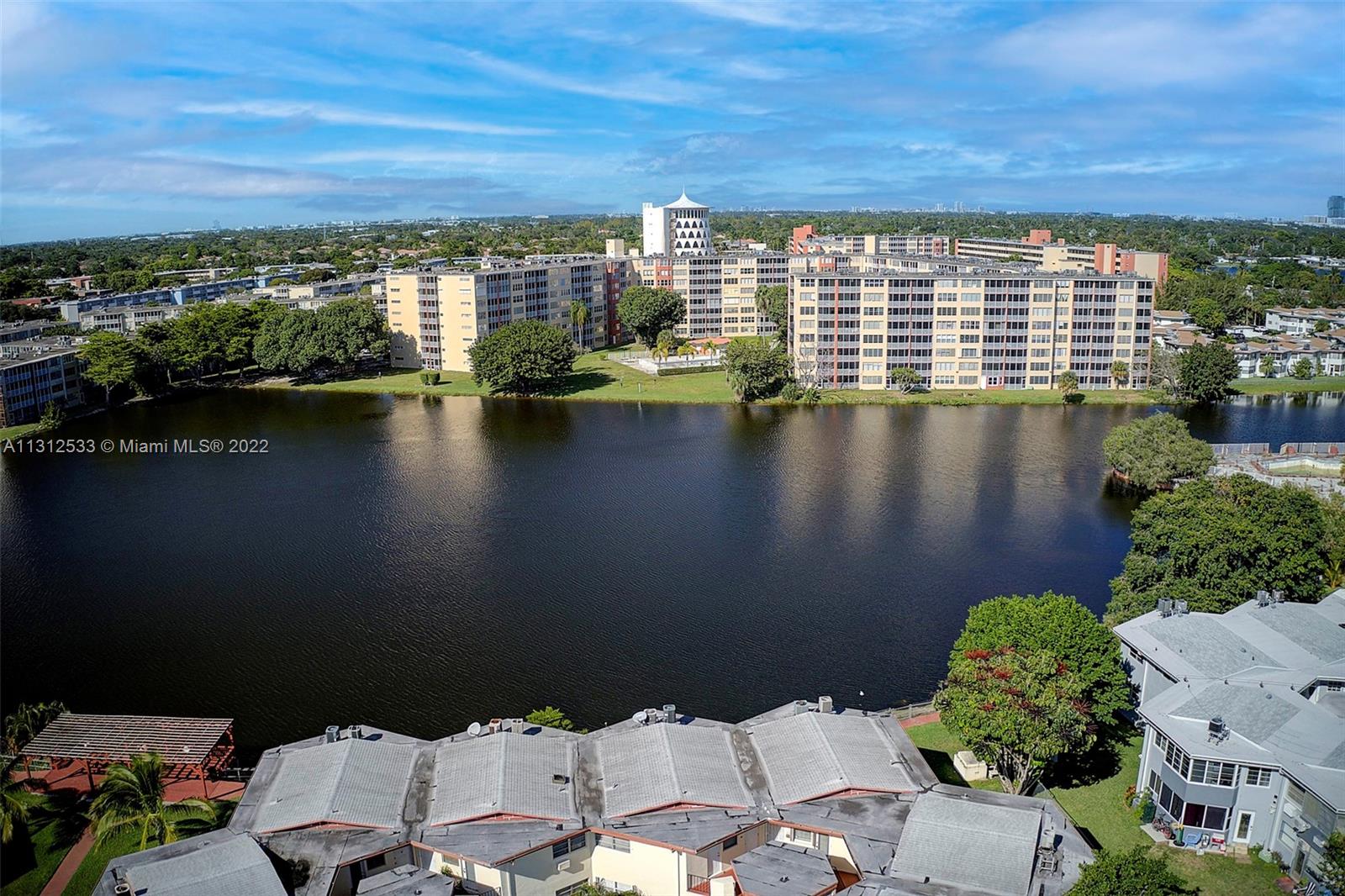 SKY LAKE GARDENS NO 1 CON - Residential