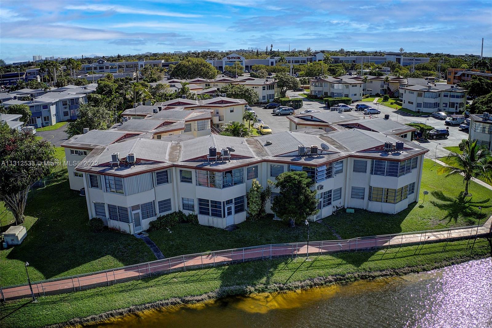 SKY LAKE GARDENS NO 1 CON - Residential