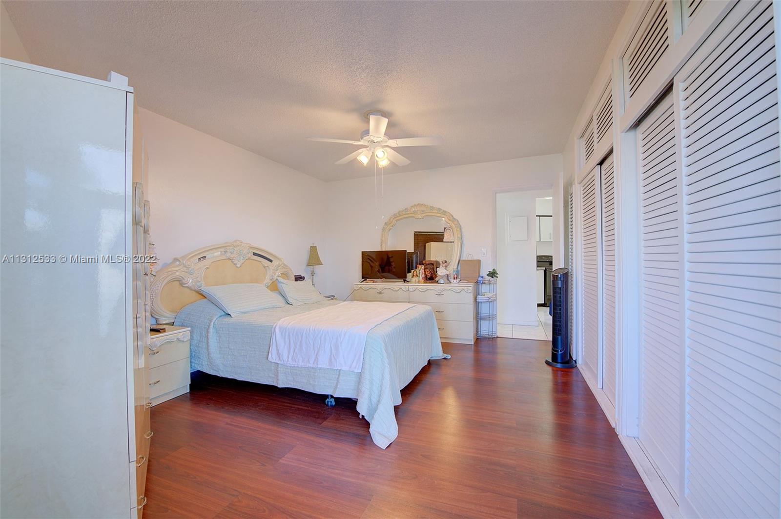 SKY LAKE GARDENS NO 1 CON - Residential