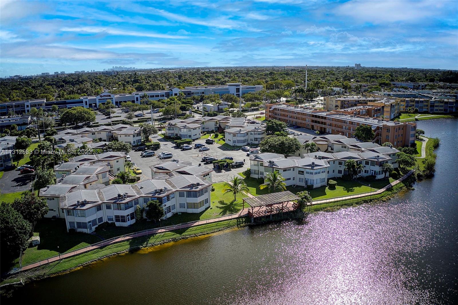 SKY LAKE GARDENS NO 1 CON - Residential