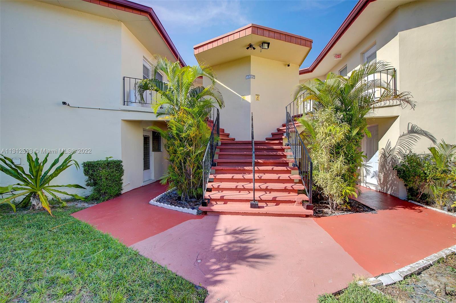 SKY LAKE GARDENS NO 1 CON - Residential
