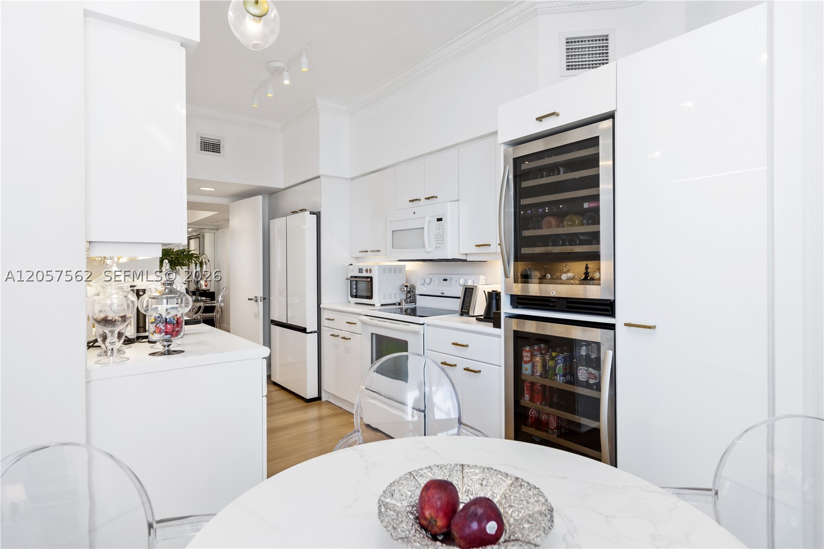 OCEANIA II CONDO - Residential