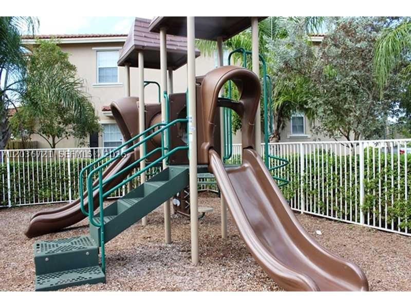 Las Brisas - Residential Lease