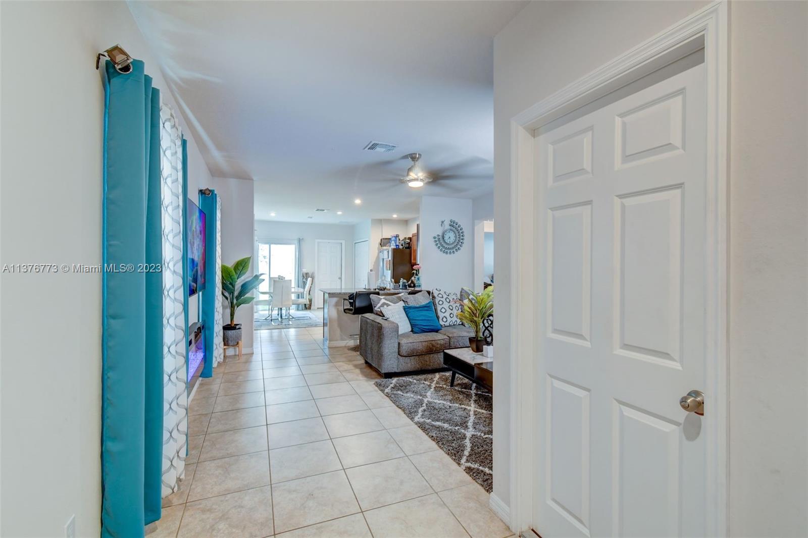 MAGNOLIA SQUARE - Residential