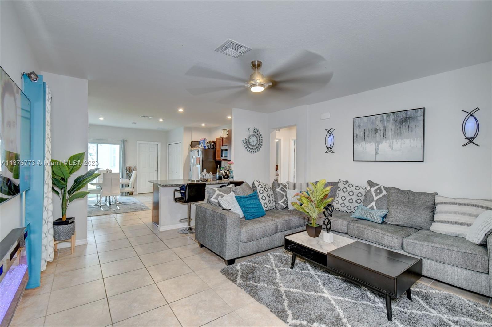 MAGNOLIA SQUARE - Residential