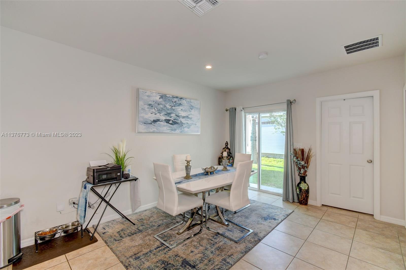 MAGNOLIA SQUARE - Residential