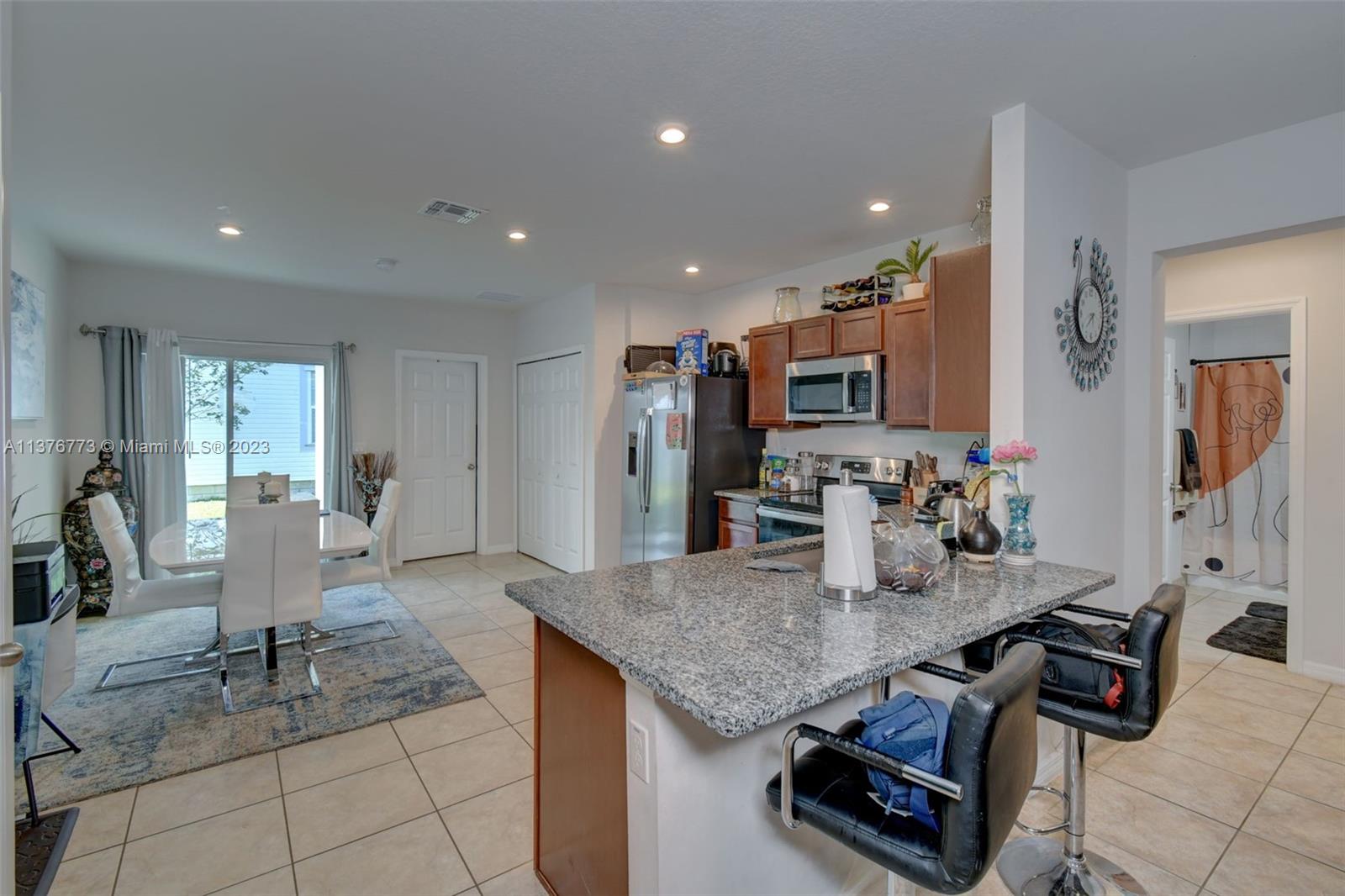 MAGNOLIA SQUARE - Residential