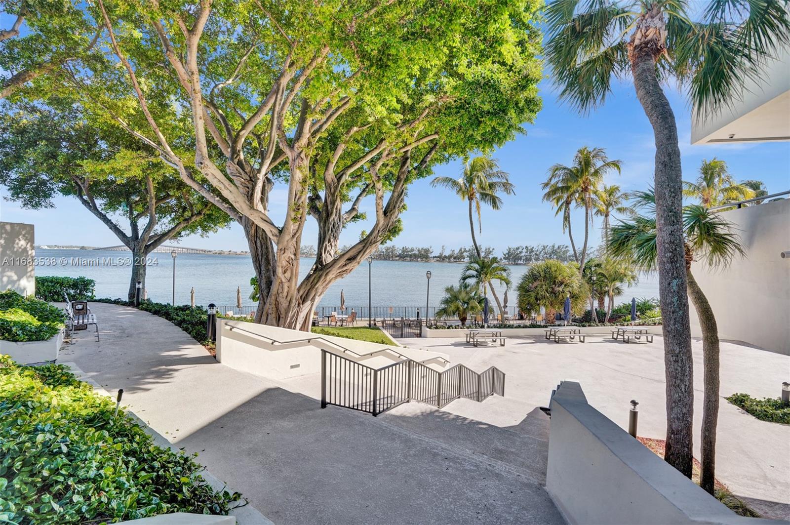 BRICKELL BAY CLUB CONDO - Residential Lease