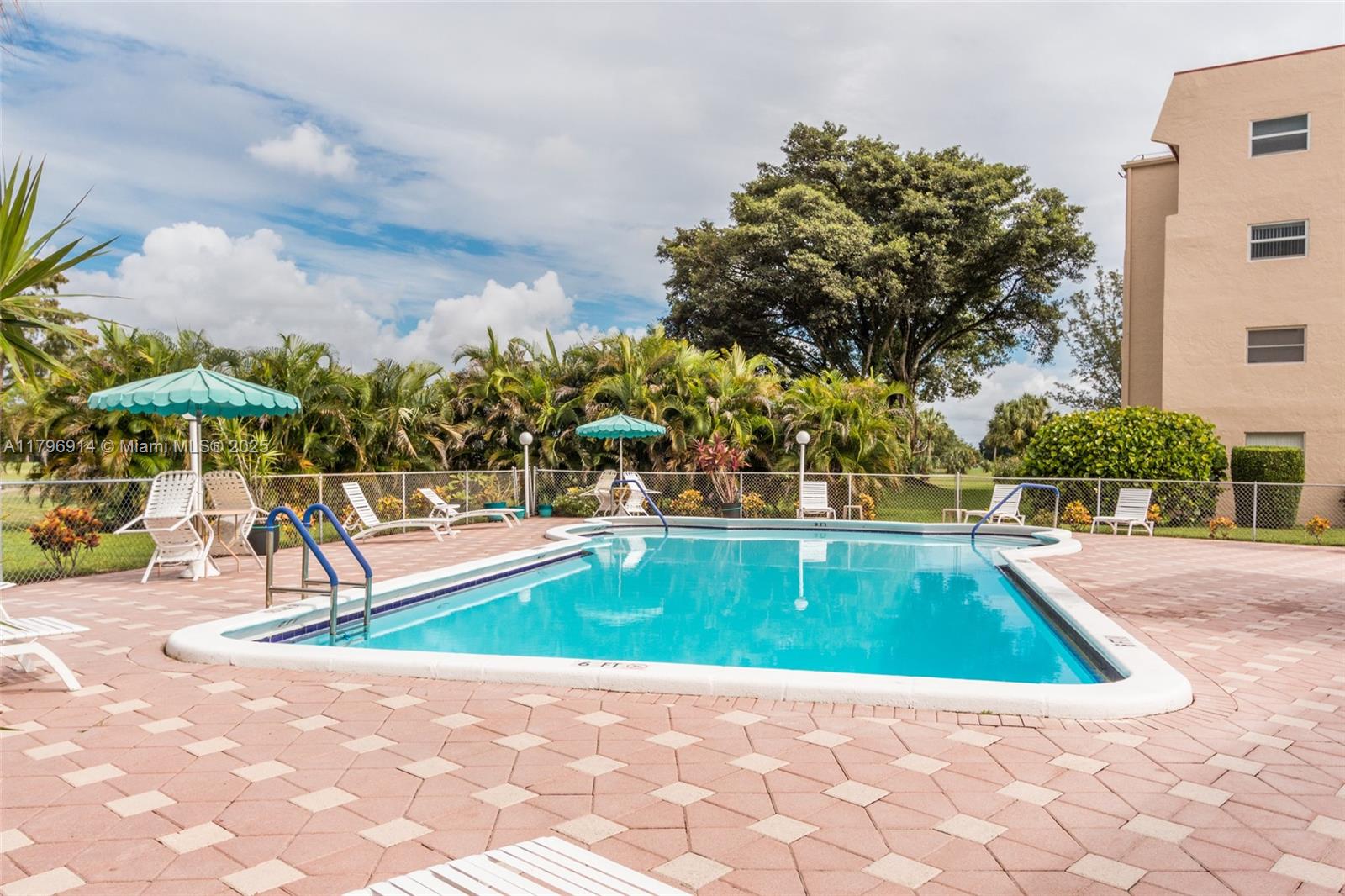 ORIOLE GOLF & TENNIS CLUB - Residential