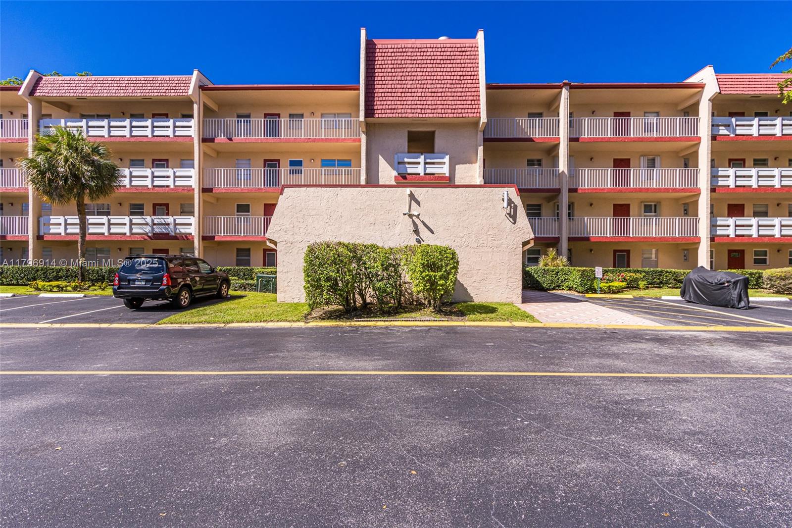 ORIOLE GOLF & TENNIS CLUB - Residential