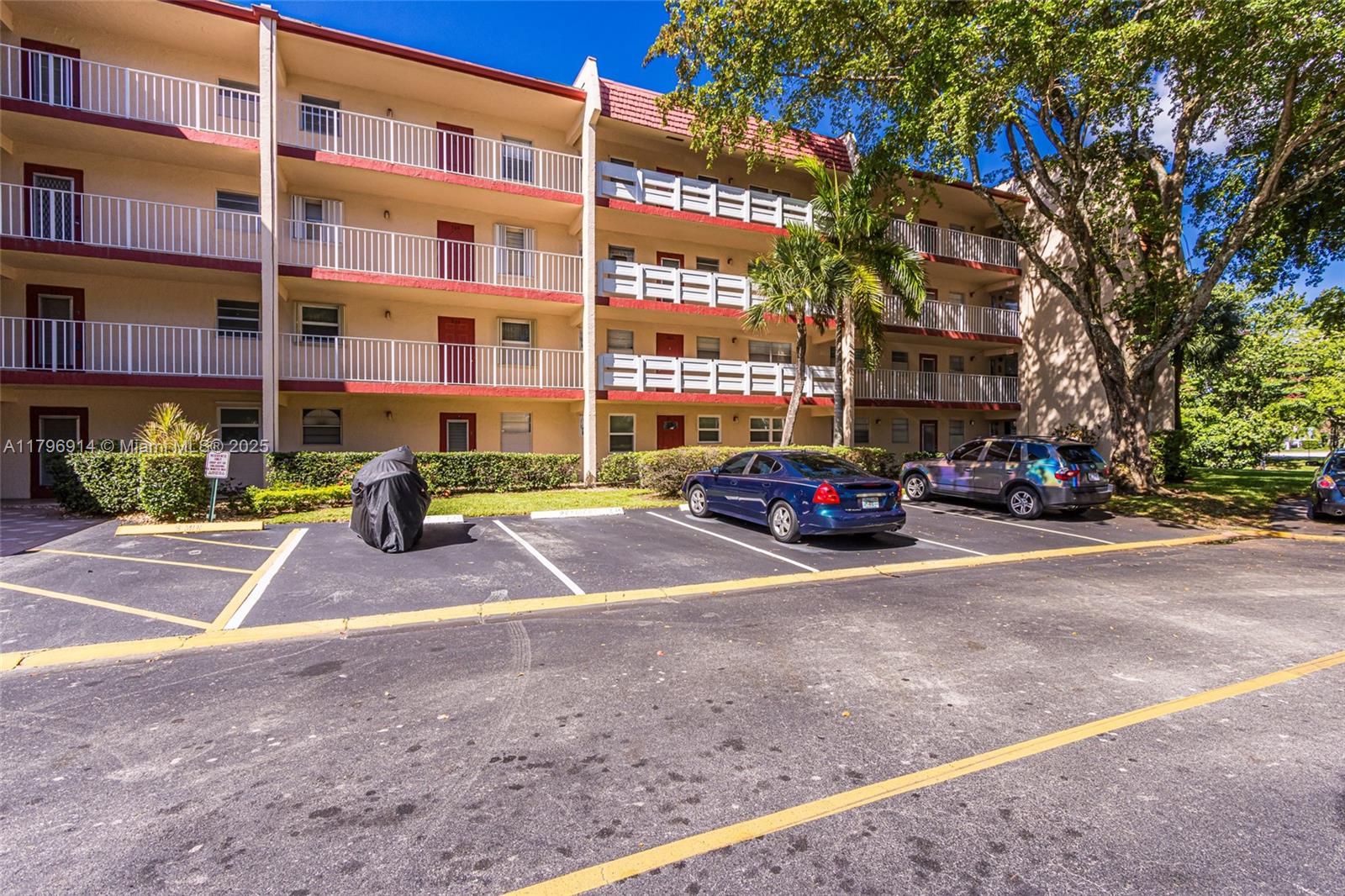ORIOLE GOLF & TENNIS CLUB - Residential