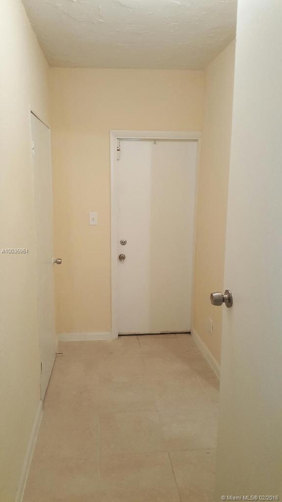 LAUDERALE MANORS - Residential Lease