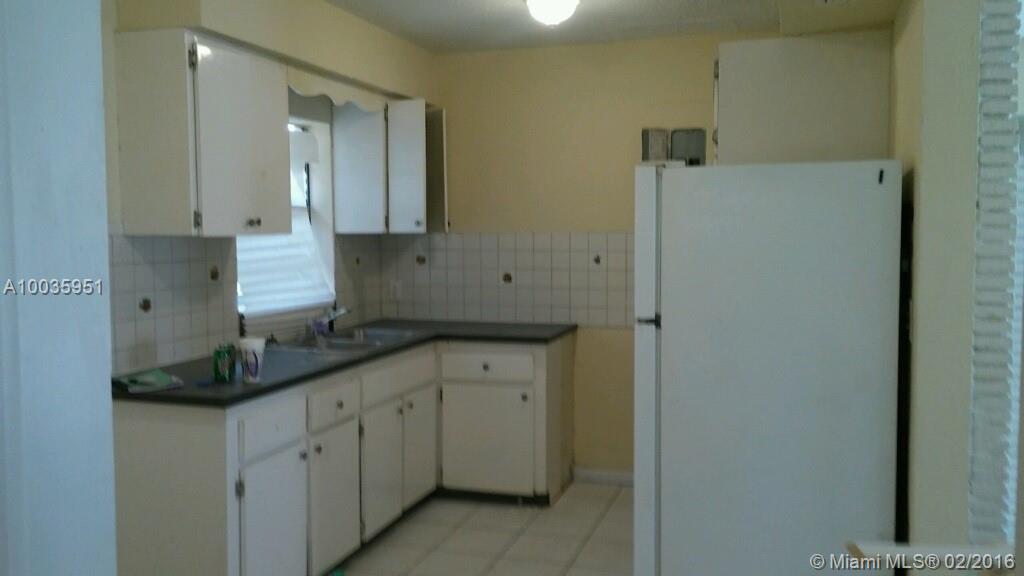 LAUDERALE MANORS - Residential Lease