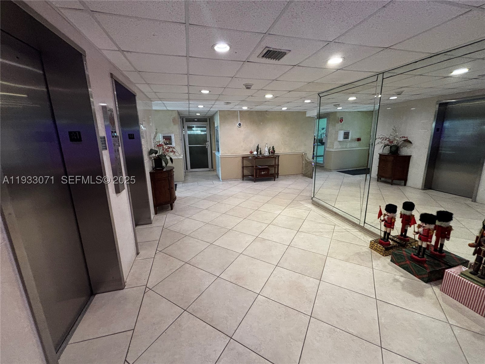 COUNTRY CLUB TOWERS CONDO - Residential