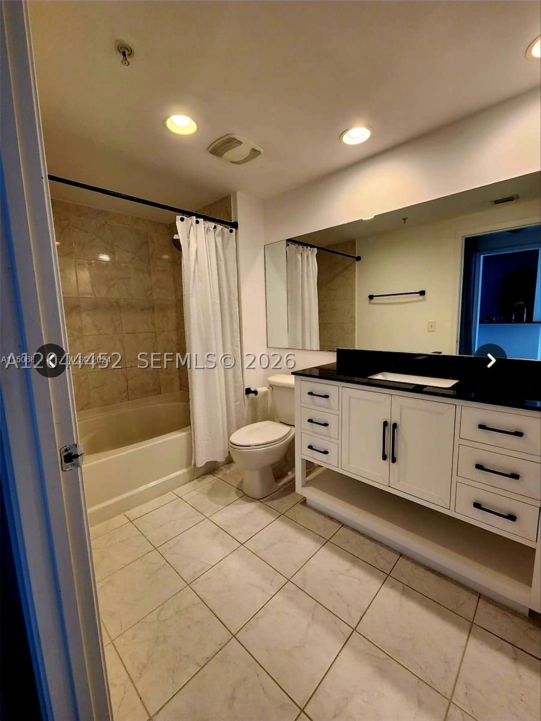 VENTURE AT AVENTURA EAST - Residential Lease