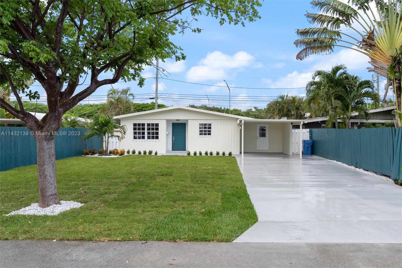 Beautiful fully remodeled 3/2 Single Family Home. Bonus family room and another room for office or extra bedroom. Easy access to highway, restaurant and everything! Investor attention, the property can be rented at $4000/month with >8% cap return!