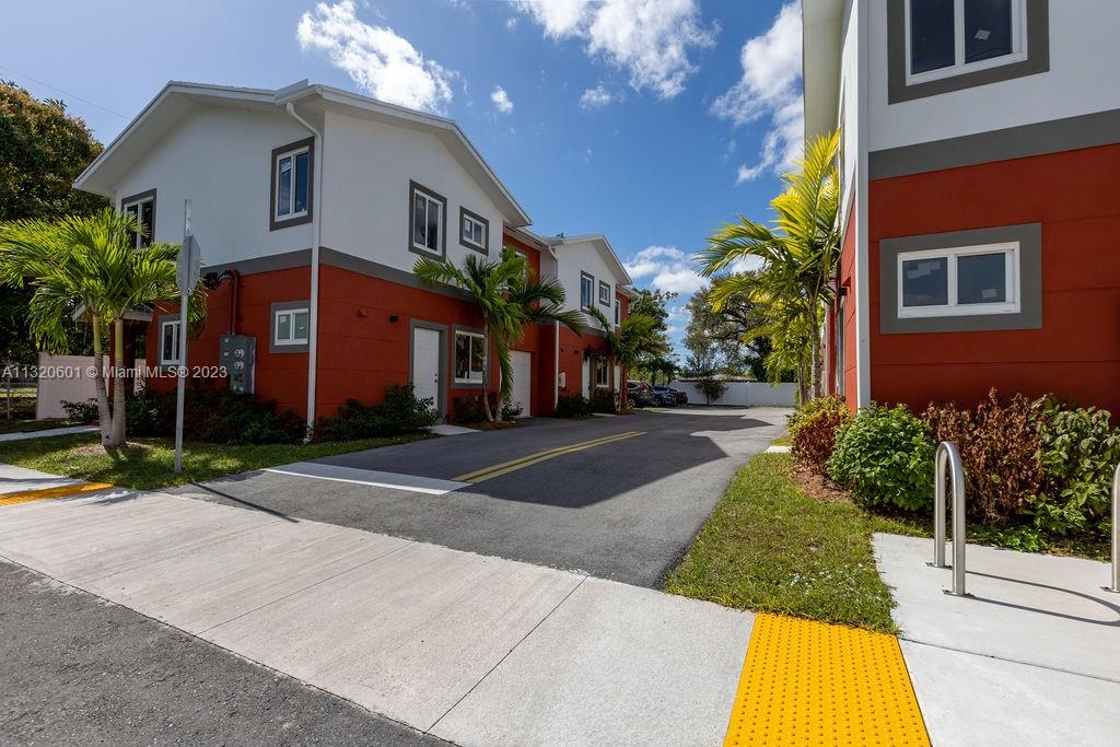 NORTH LAUDERDALE - Residential Income