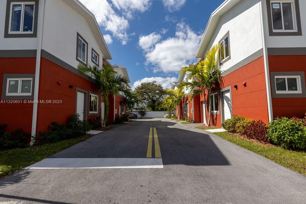 NORTH LAUDERDALE - Residential Income
