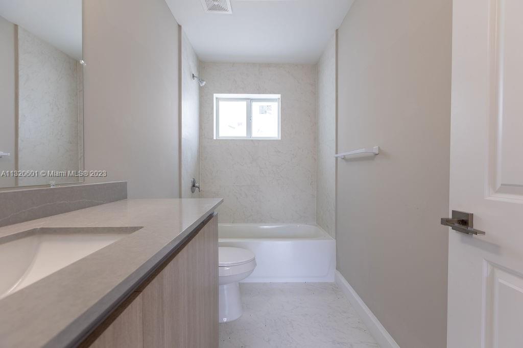 NORTH LAUDERDALE - Residential Income