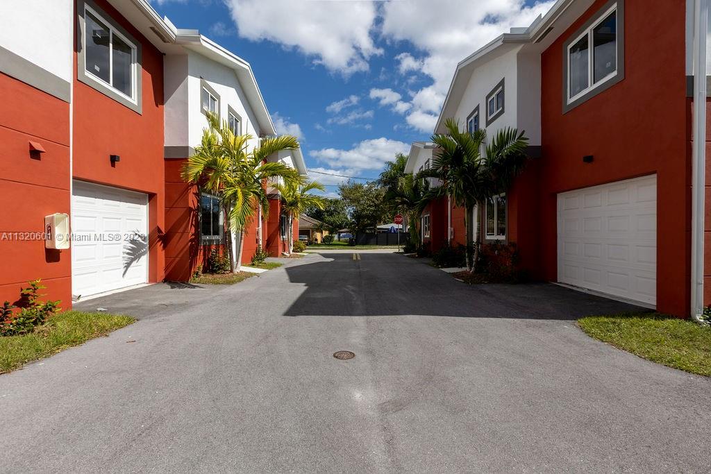 NORTH LAUDERDALE - Residential Income
