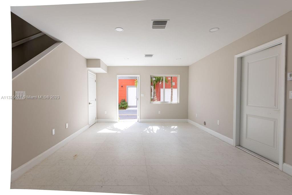 NORTH LAUDERDALE - Residential Income