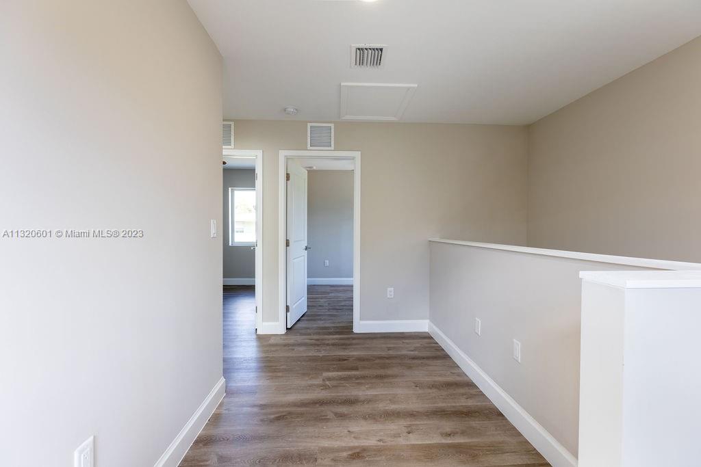 NORTH LAUDERDALE - Residential Income