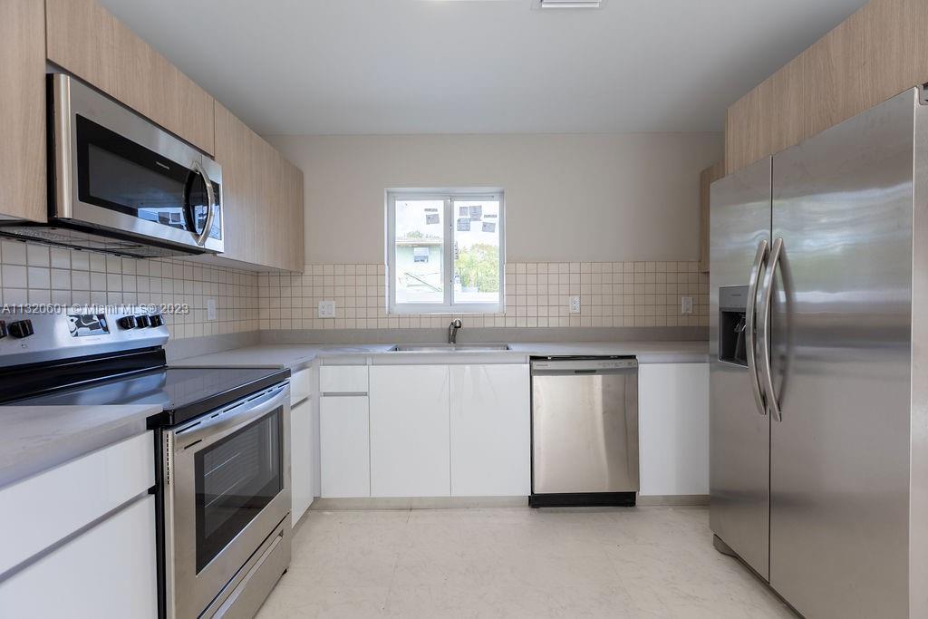 NORTH LAUDERDALE - Residential Income