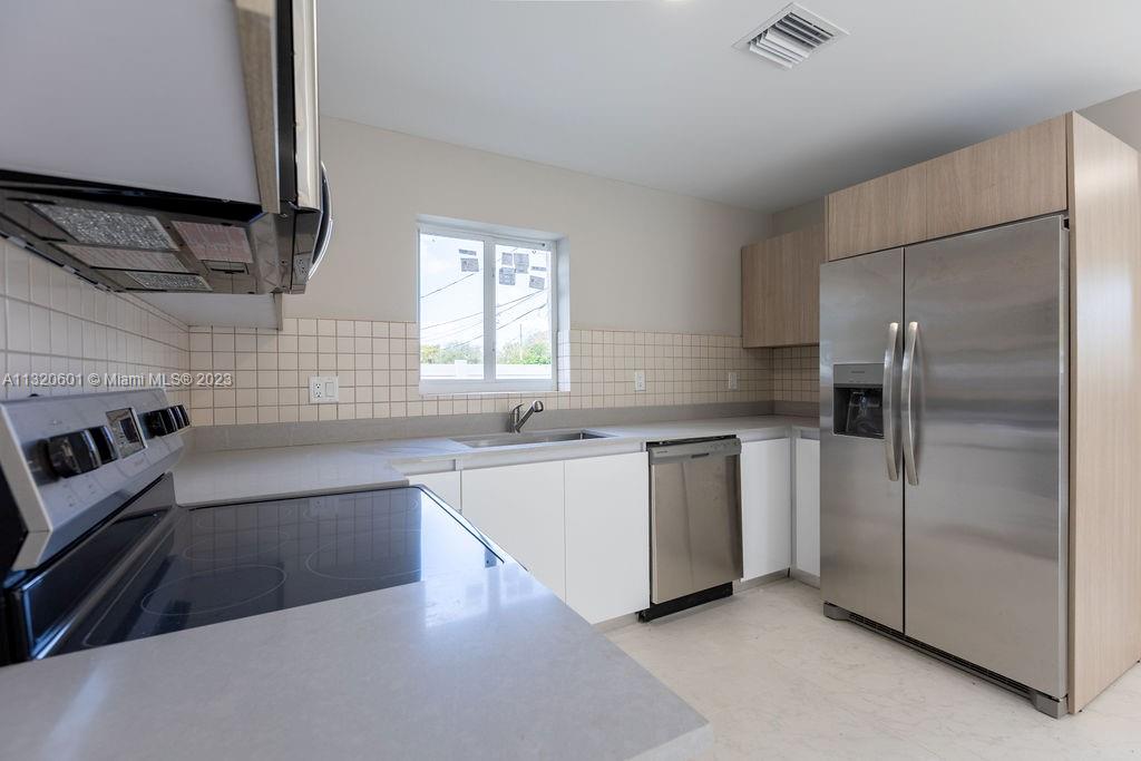 NORTH LAUDERDALE - Residential Income