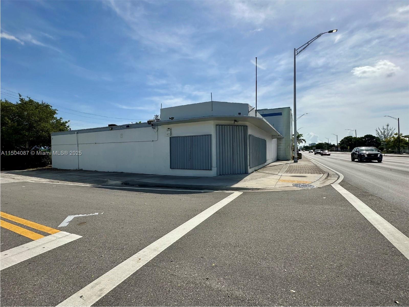 The subject property is a freestanding vacant retail building consisting of 3,664 square feet of usable space, well situated on a 7,202 square foot lot.  The current layout can accommodate most businesses, including retail and office uses. This vacant building is perfect for an owner-user. The property is located in B-2 zoning, which allows most retail and commercial uses including a restaurant/bar and automotive.