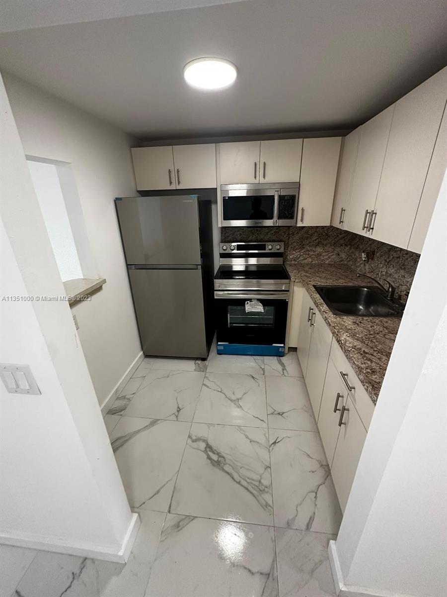 EASTHAMPTON CONDO - Residential Lease