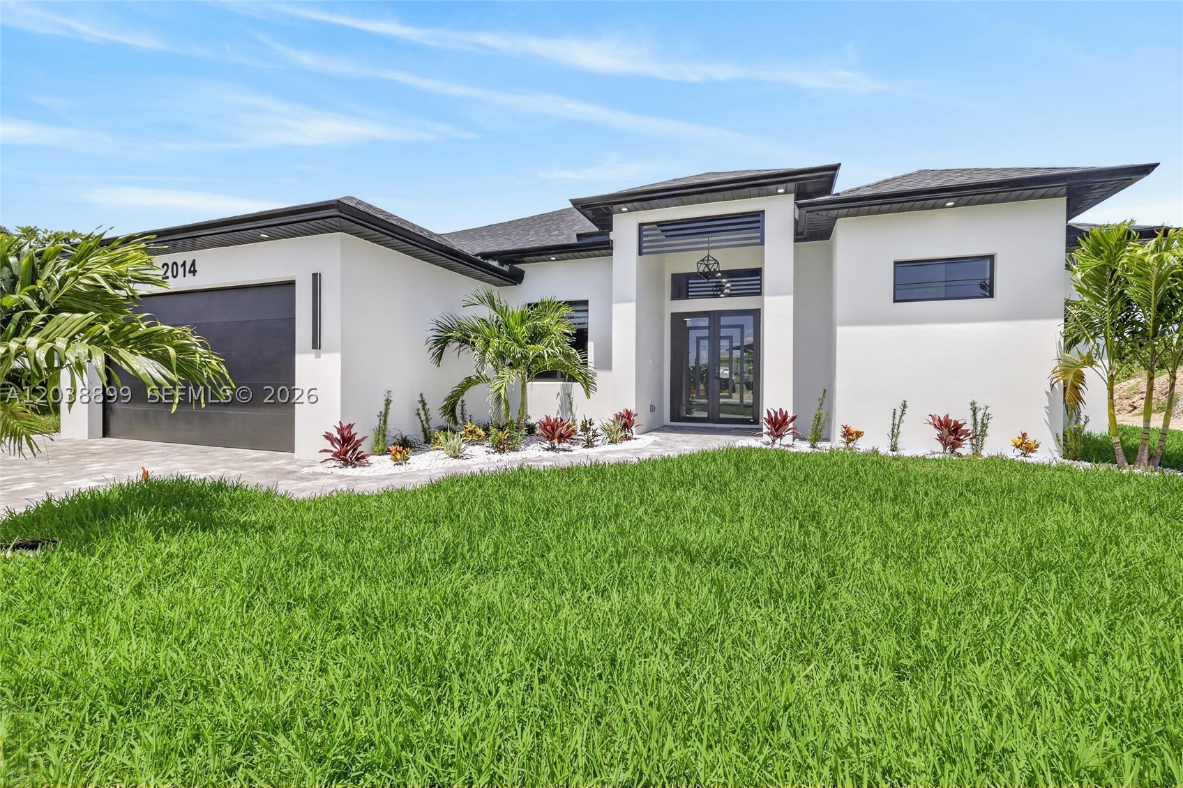 Discover this spectacular property in the coveted Cape Coral area, offering an unmatched canal view. This home features four spacious bedrooms and three bathrooms, with 1,735 square feet under air. It boasts a modern, open-concept design, combining luxury and comfort with porcelain floors, a screened pool, and a beautiful garden. The kitchen features modern appliances and an outdoor cooking area, perfect for entertaining. Plus, this property is just minutes from shopping centers, Walmart, supermarkets, and schools. Don’t miss this opportunity—schedule your visit today!