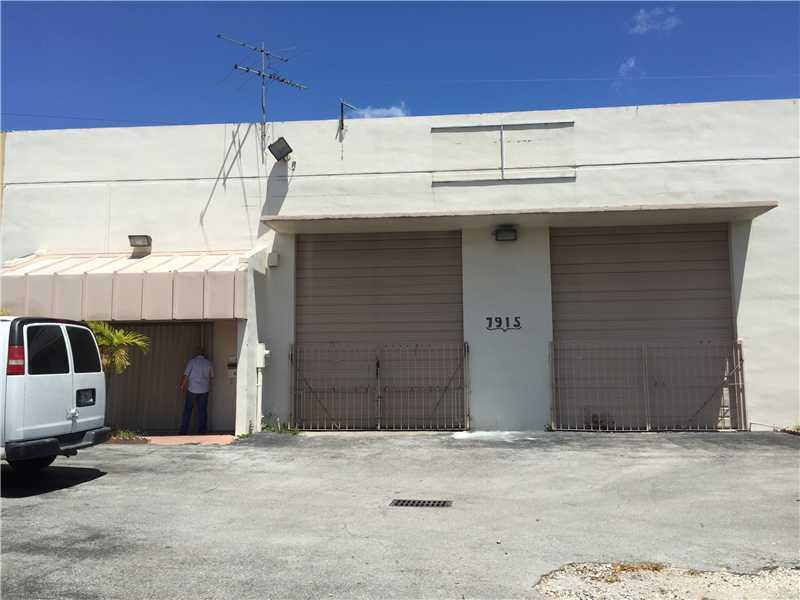 EXCELENT WAREHOUSE FOR SALE, PLENTY OF OFFICES, MEZZANINE, 2 ELECTRICAL STREET DOORS, 19000 SF LOT, CAN BE PURCHASE TOGETHER WITH 7935